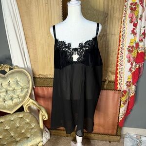 Vintage 1990’s Delta Burke Black Lace Chemise Intimates